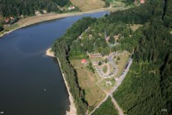 Letecký pohled - přehrada a autokemp Luhačovice